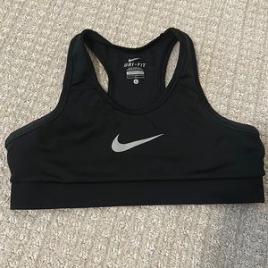 Nike juniors sports bra
